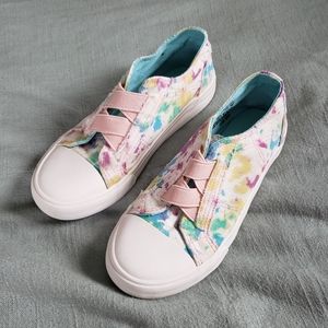 Slip on girls sneakers